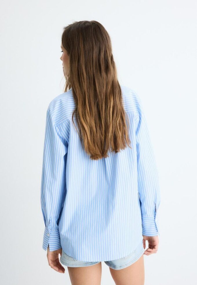 Camisas básicas de popelín a rayas con bolsillo Camisas básicas de popelín a rayas con bolsillo