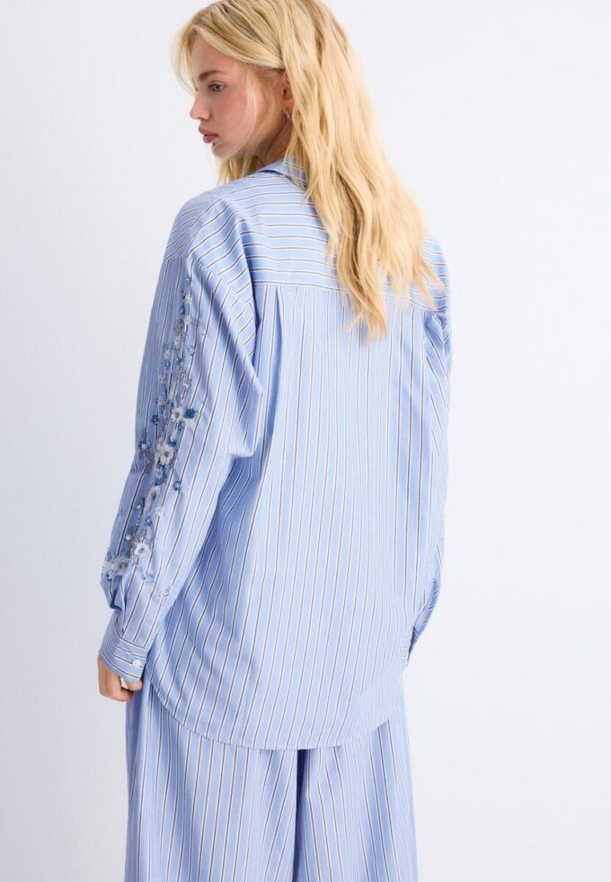 Camisas con mangas bordadas Camisas con mangas bordadas