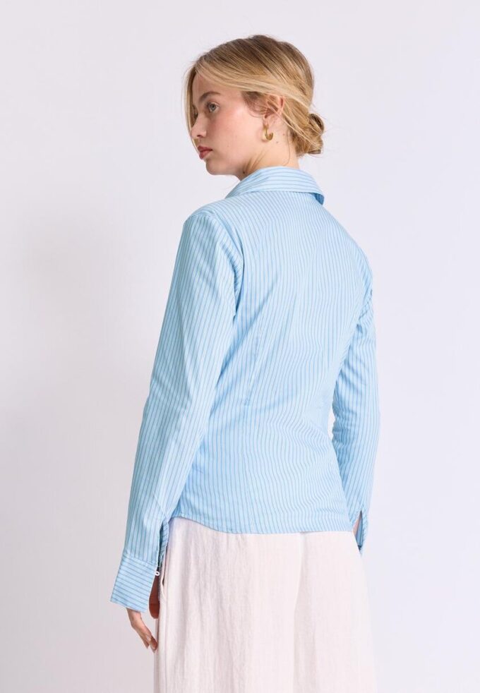 Camisas entalladas básicas a rayas Camisas entalladas básicas a rayas