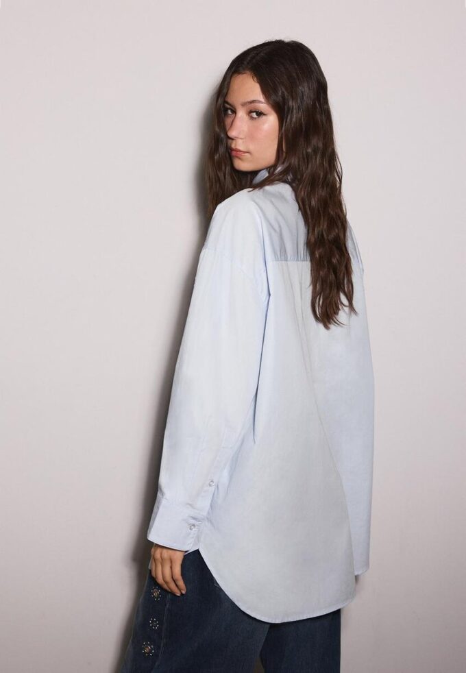 Camisas oversize con tachuelas Camisas oversize con tachuelas