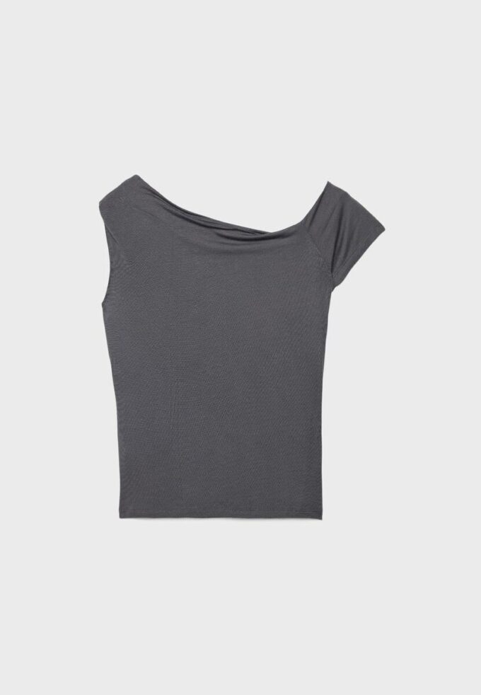 Camiseta asimétrica con botones Camiseta asimétrica con botones