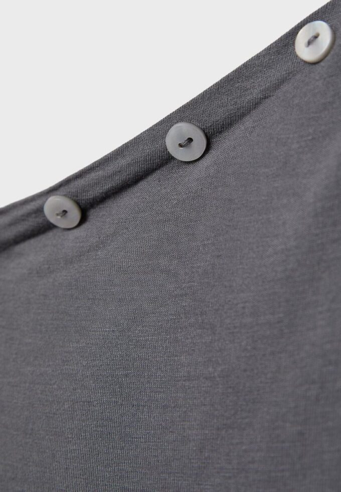 Camiseta asimétrica con botones Camiseta asimétrica con botones