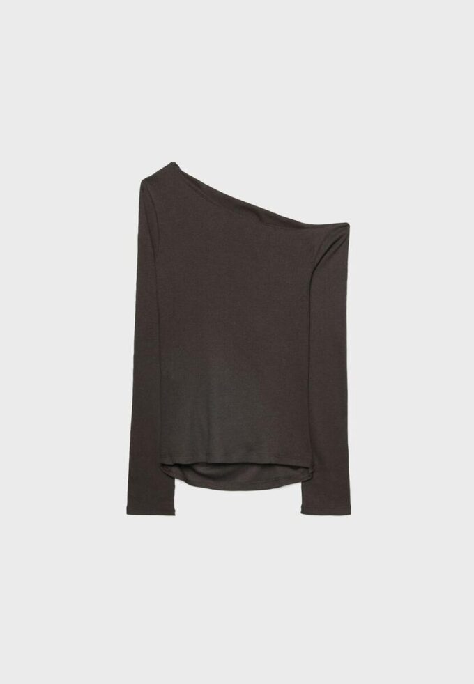 Camiseta asimétrica con detalle fruncido Camiseta asimétrica con detalle fruncido