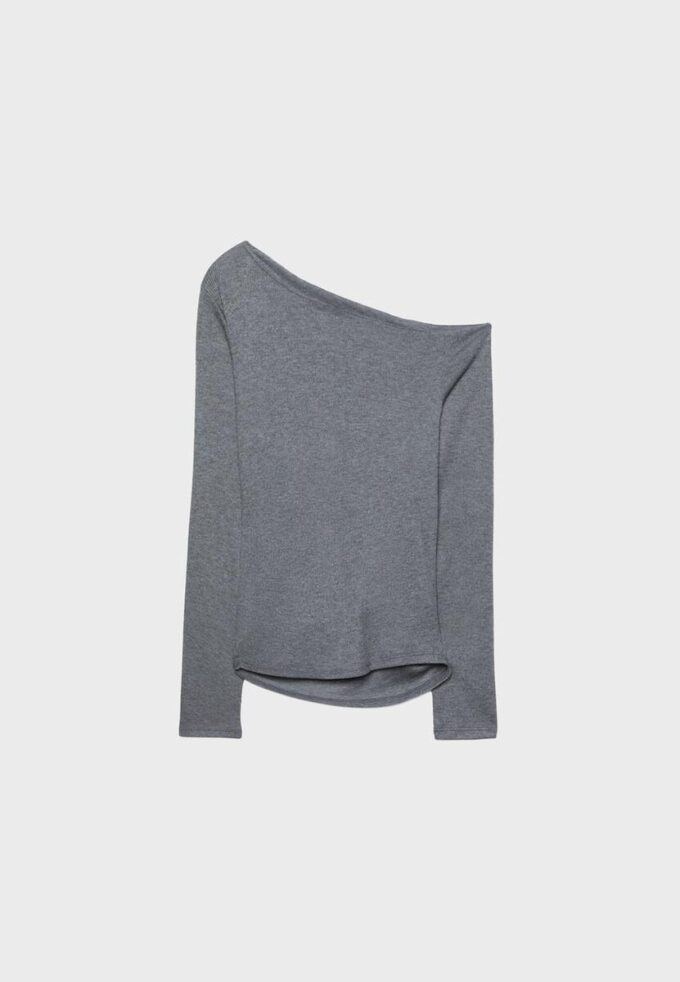 Camiseta asimétrica con detalle fruncido Camiseta asimétrica con detalle fruncido