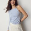 Camiseta asimétrica con hebilla metálica Camiseta asimétrica con hebilla metálica