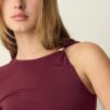 Camiseta asimétrica con hebilla metálica Camiseta asimétrica con hebilla metálica