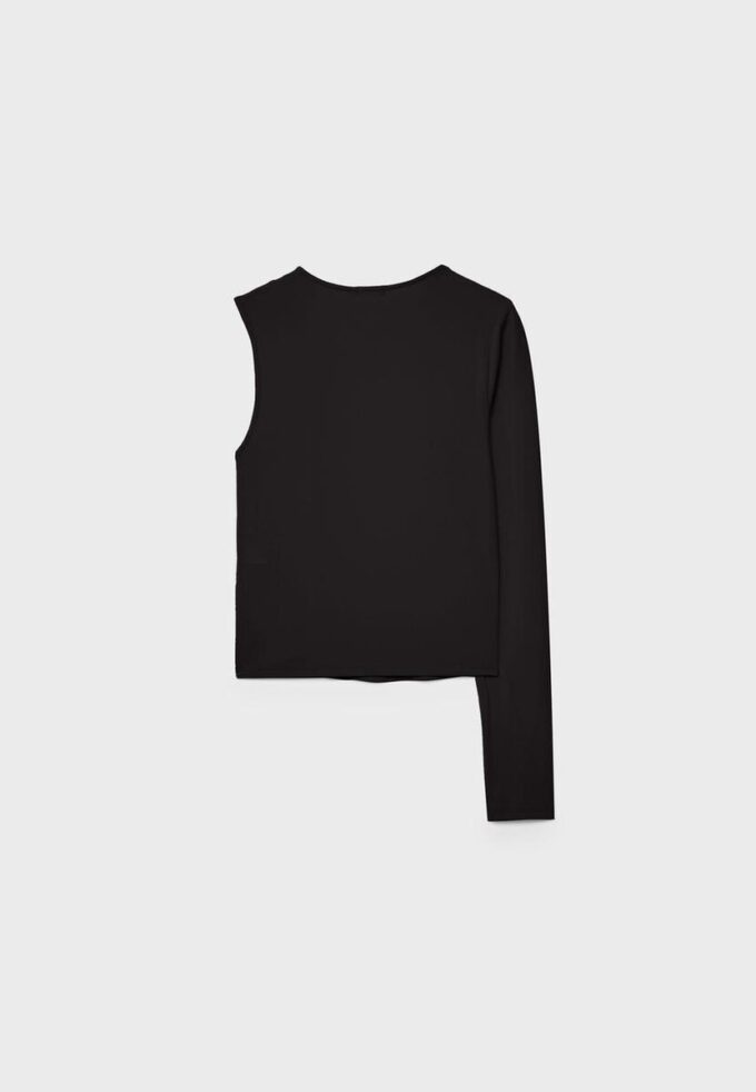 Camiseta asimétrica con hebilla metálica Camiseta asimétrica con hebilla metálica
