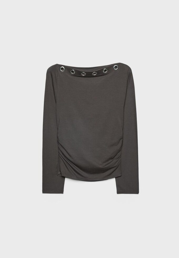 Camiseta asimétrica con ojales Camiseta asimétrica con ojales