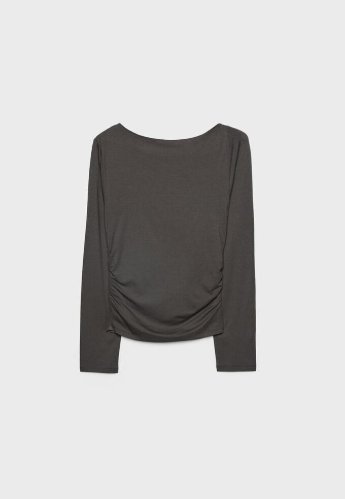 Camiseta asimétrica con ojales Camiseta asimétrica con ojales