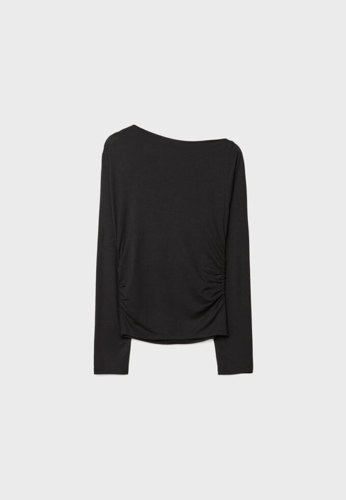 Camiseta asimétrica con ojales Camiseta asimétrica con ojales