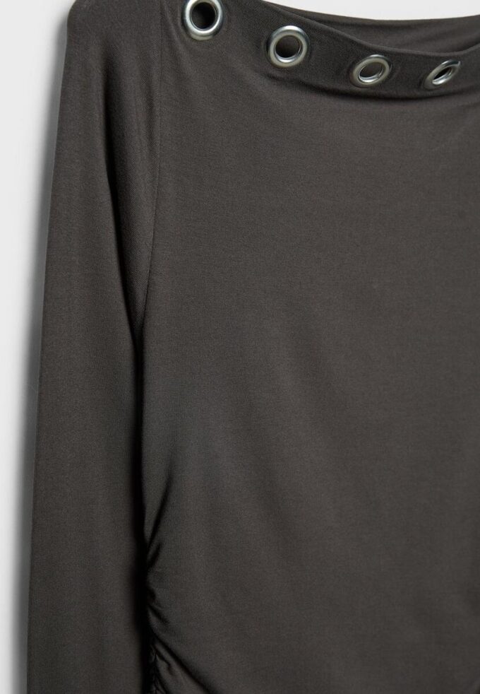 Camiseta asimétrica con ojales Camiseta asimétrica con ojales
