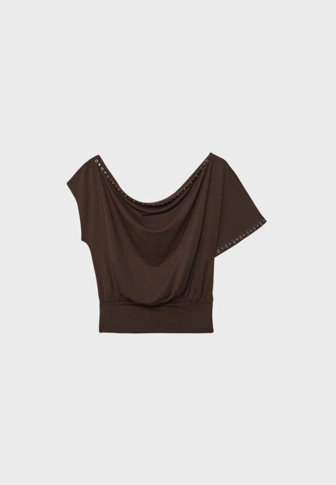 Camiseta asimétrica con tachuelas Camiseta asimétrica con tachuelas