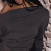 Camiseta asimétrica con tachuelas Camiseta asimétrica con tachuelas