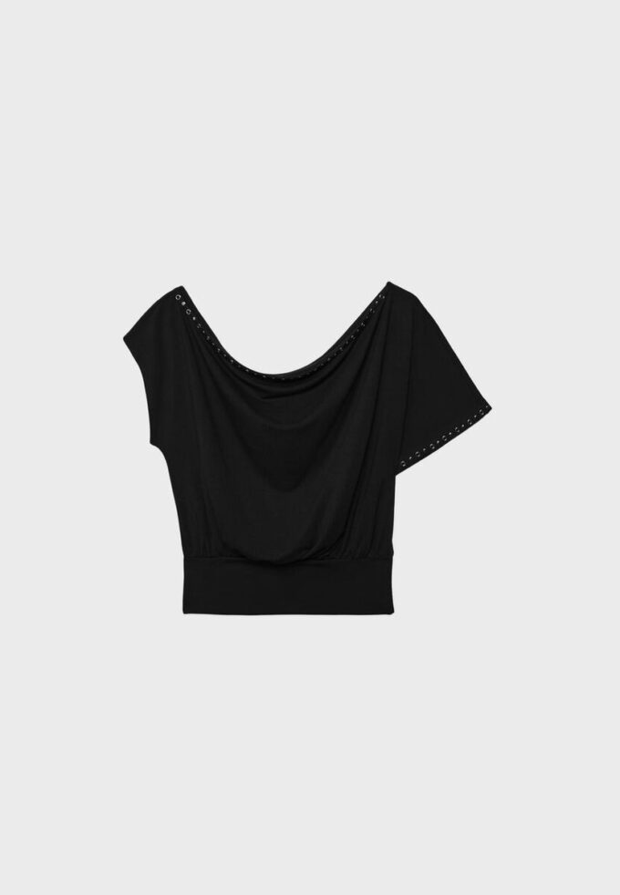 Camiseta asimétrica con tachuelas Camiseta asimétrica con tachuelas