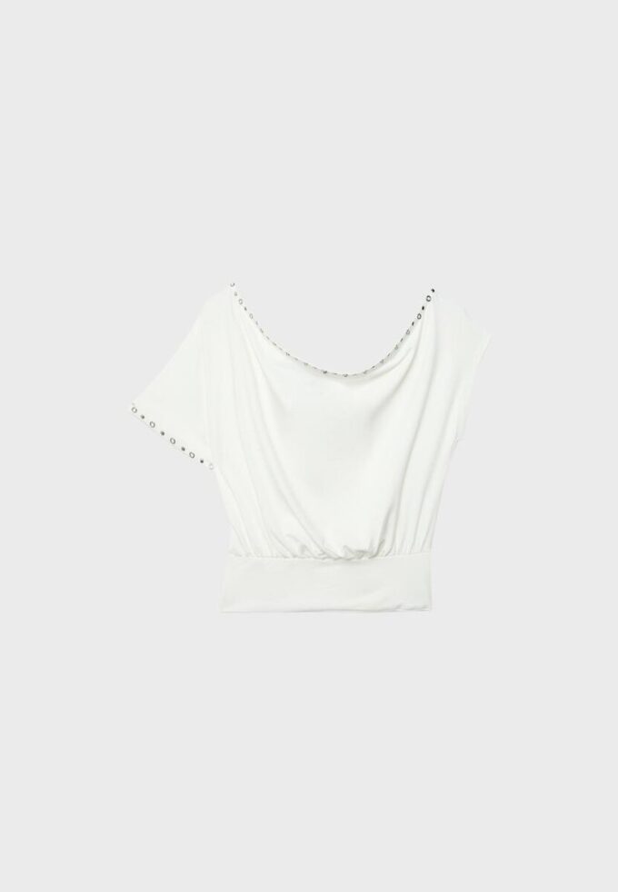 Camiseta asimétrica con tachuelas Camiseta asimétrica con tachuelas