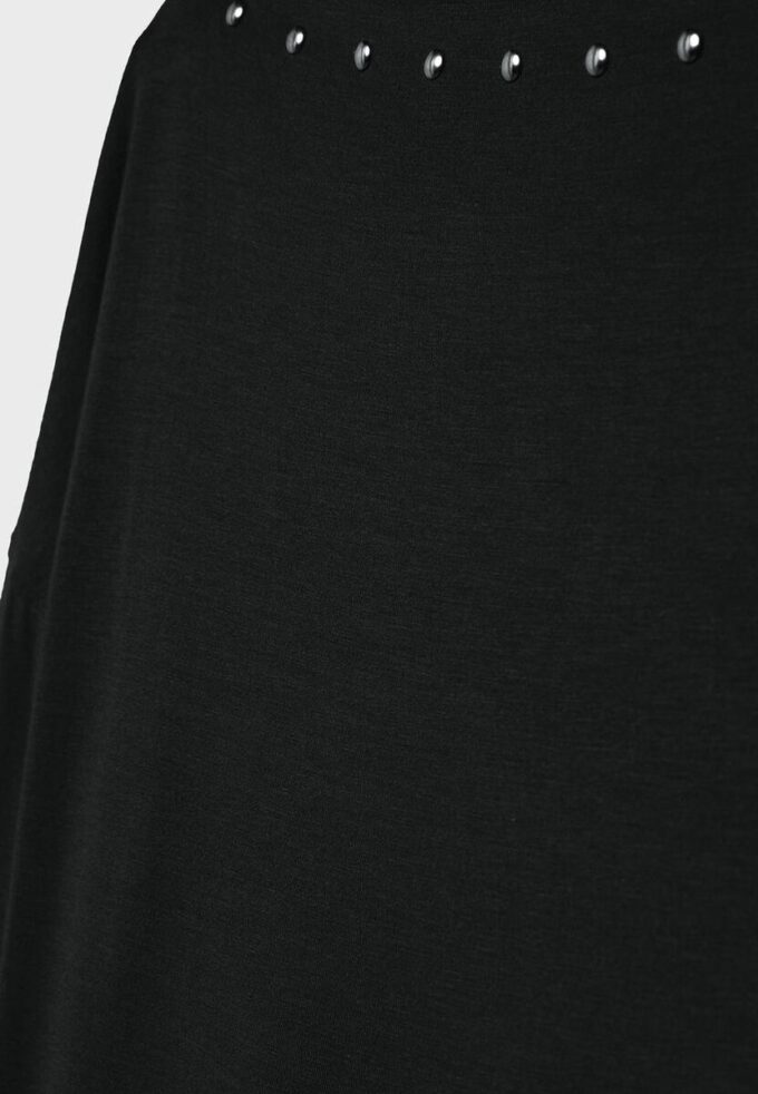 Camiseta asimétrica con tachuelas Camiseta asimétrica con tachuelas