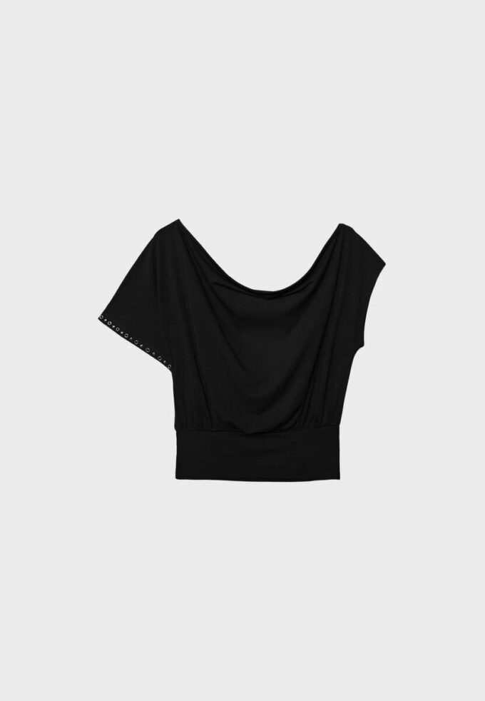 Camiseta asimétrica con tachuelas Camiseta asimétrica con tachuelas