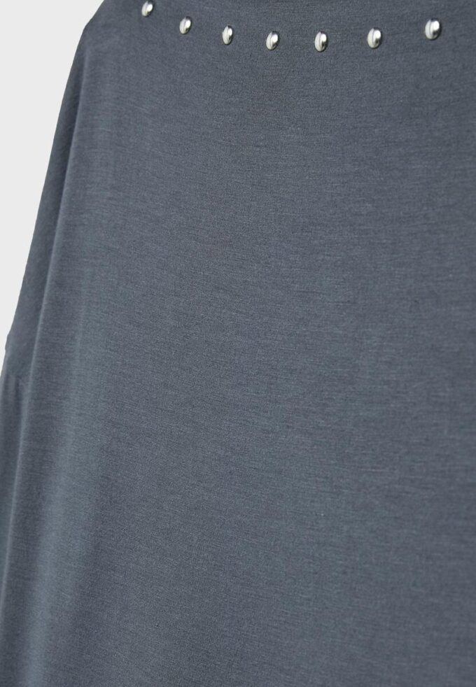 Camiseta asimétrica con tachuelas Camiseta asimétrica con tachuelas