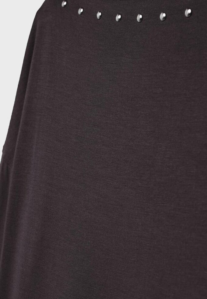 Camiseta asimétrica con tachuelas Camiseta asimétrica con tachuelas