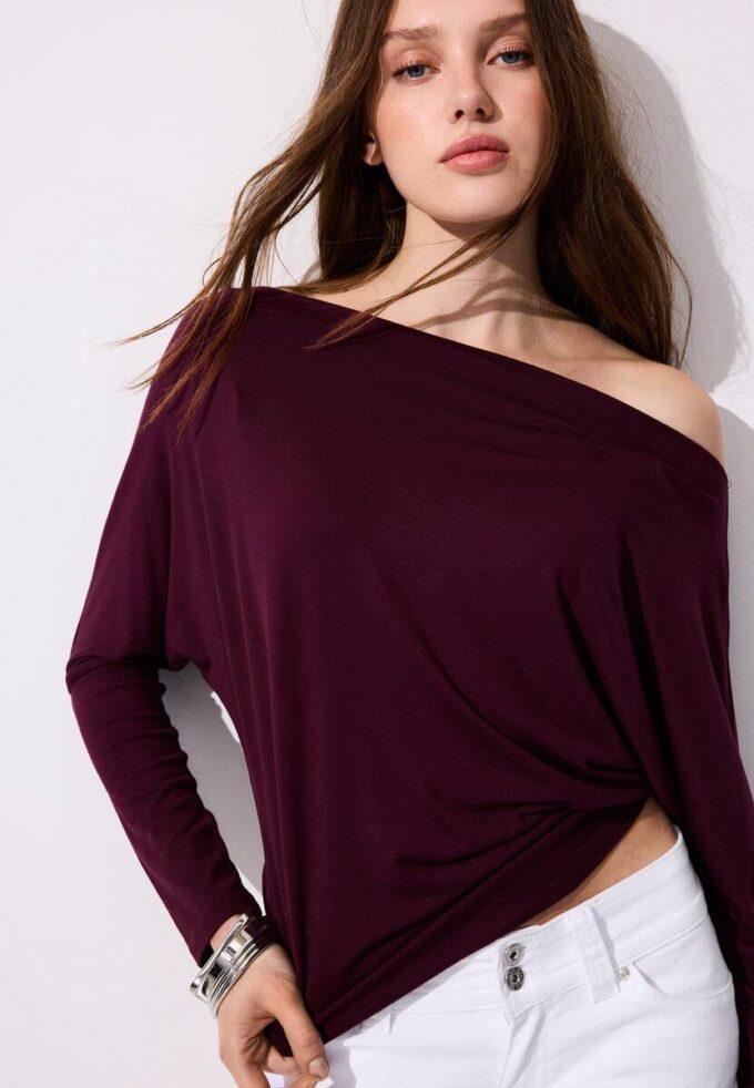Camiseta asimétrica de modal Camiseta asimétrica de modal