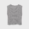Camiseta básica a rayas con hombreras acolchadas Camiseta básica a rayas con hombreras acolchadas