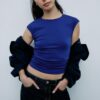 Camiseta básica ajustada con fruncidos Camiseta básica ajustada con fruncidos