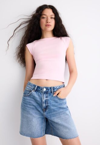 Camiseta básica con cuello barco