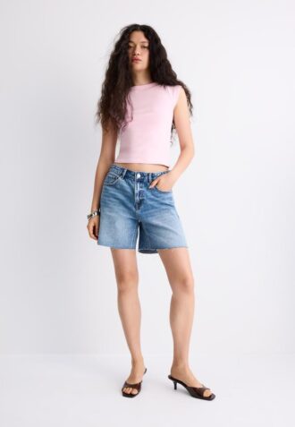 Camiseta básica con cuello barco