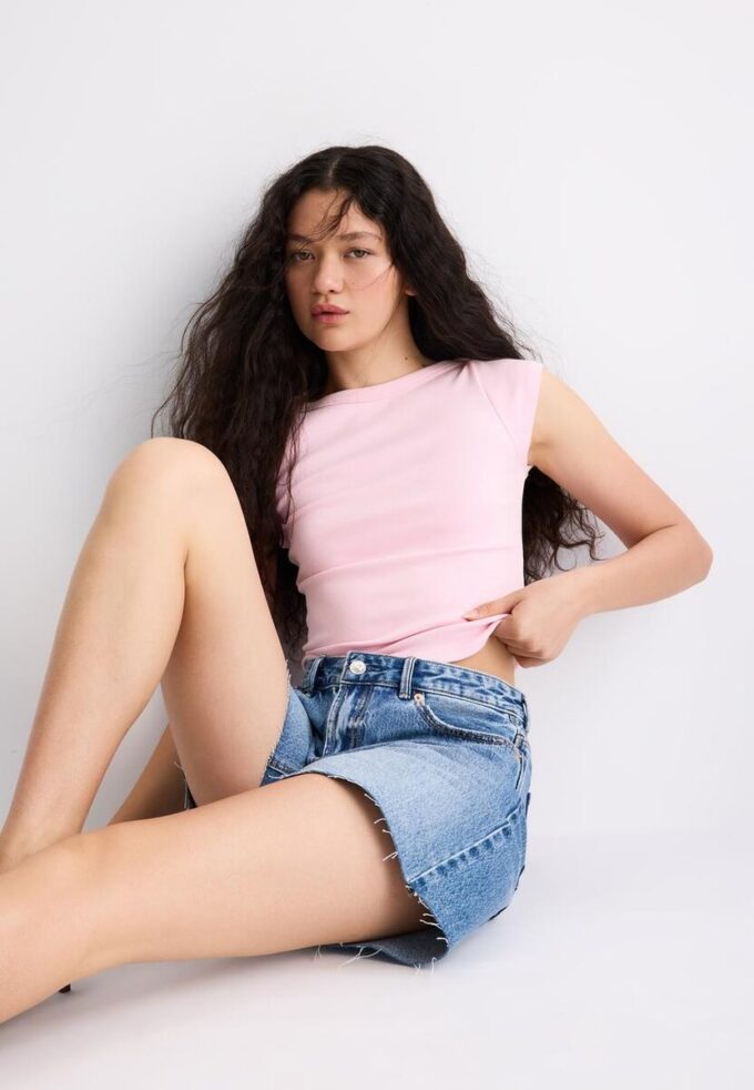 Camiseta básica con cuello barco