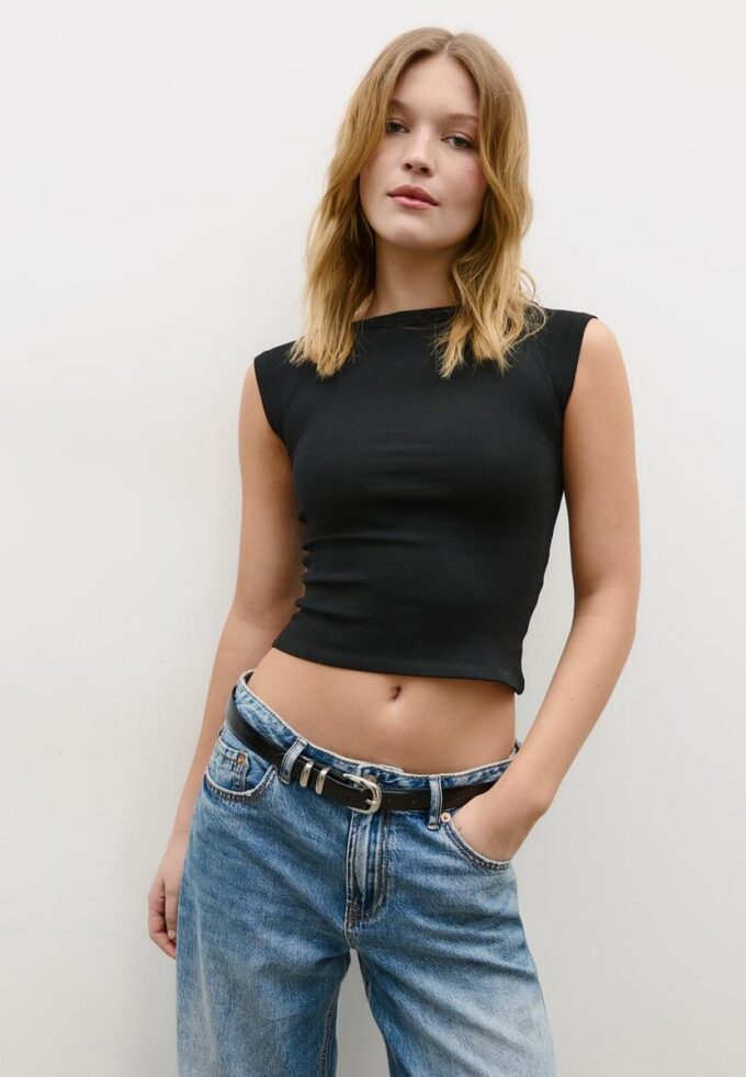 Camiseta básica con cuello barco Camiseta básica con cuello barco
