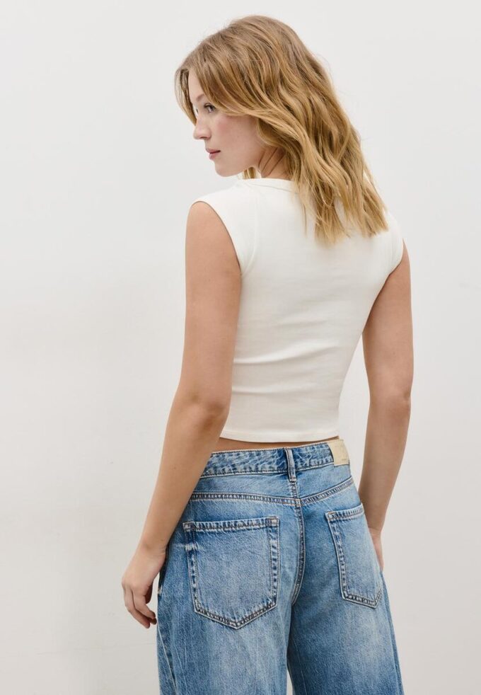 Camiseta básica con cuello barco