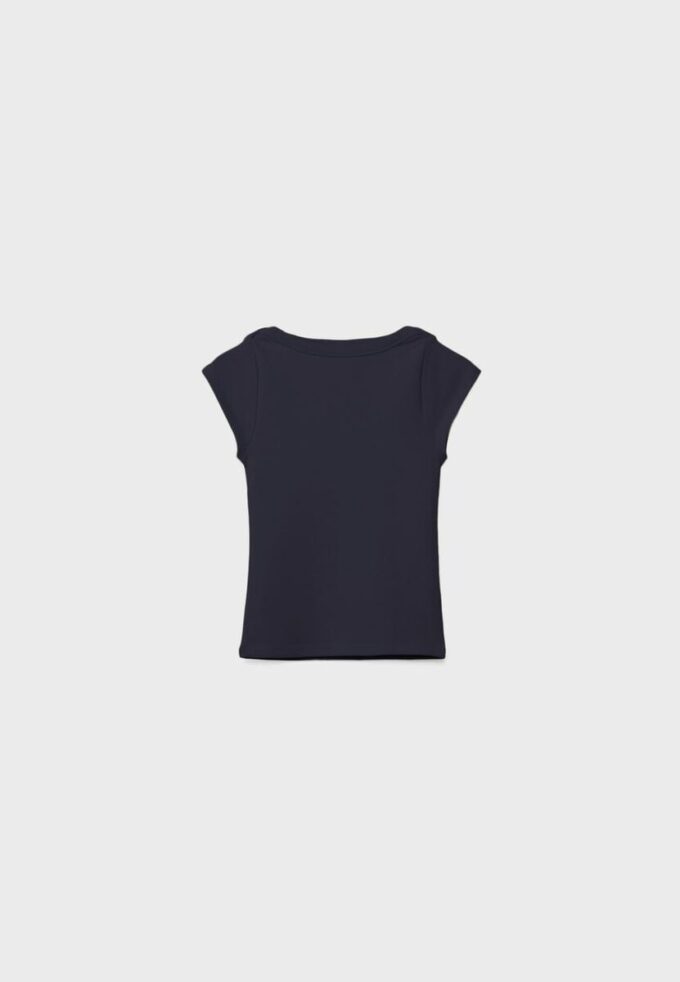 Camiseta básica con cuello barco