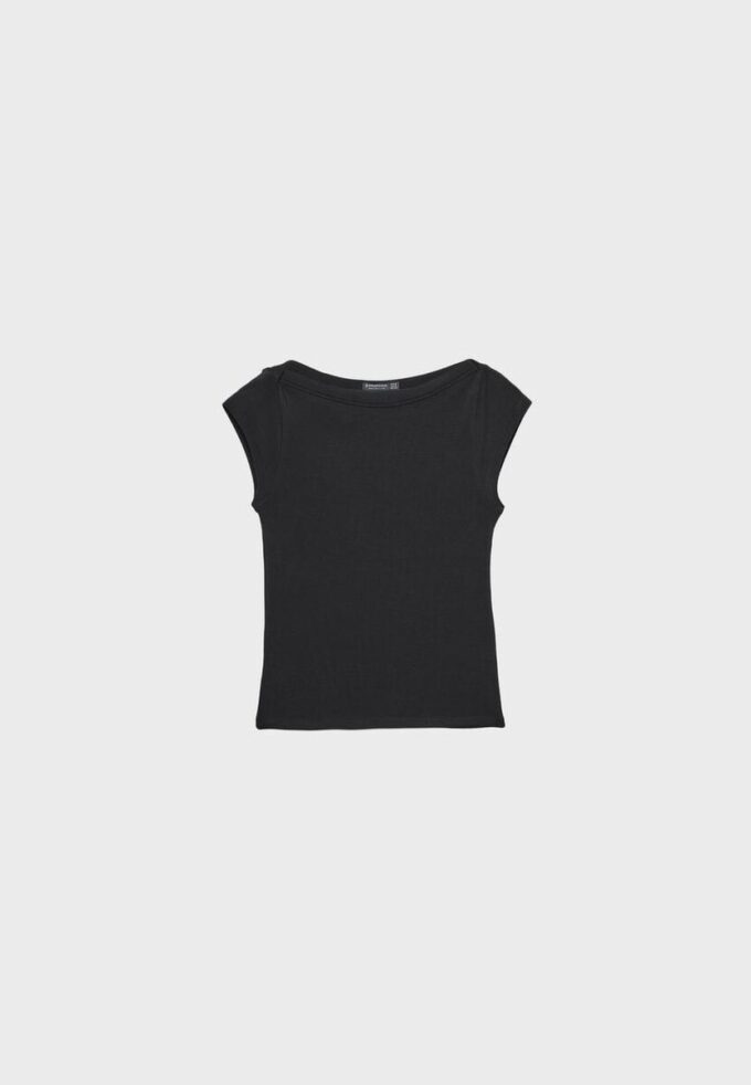 Camiseta básica con cuello barco Camiseta básica con cuello barco