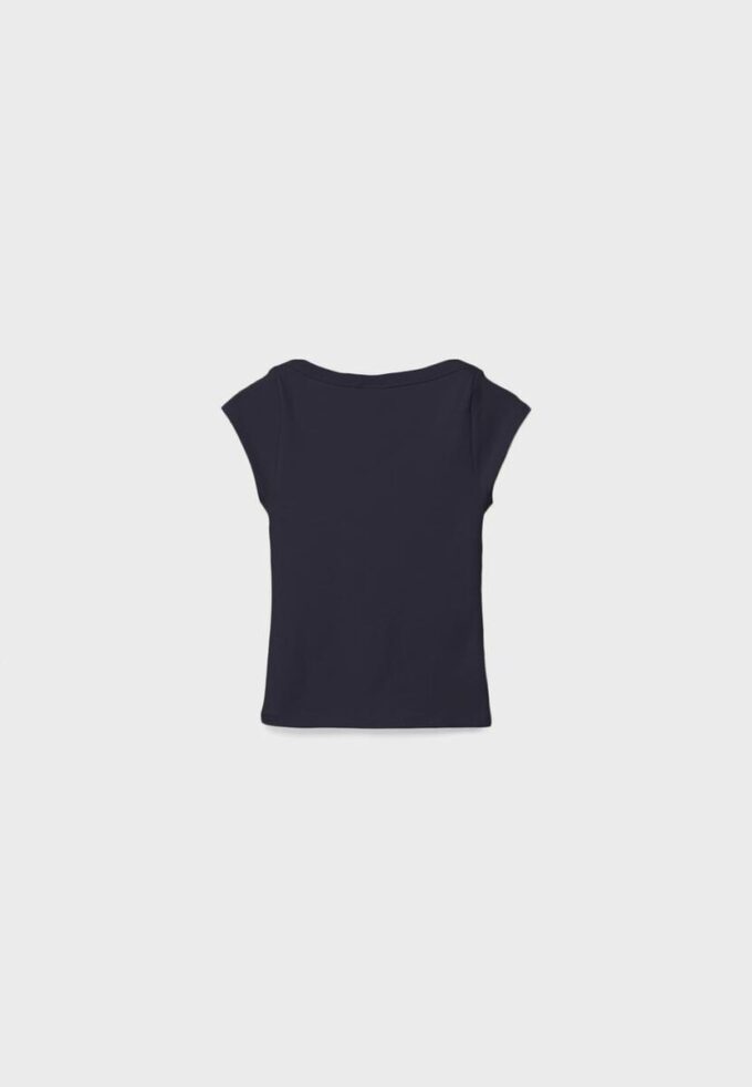Camiseta básica con cuello barco