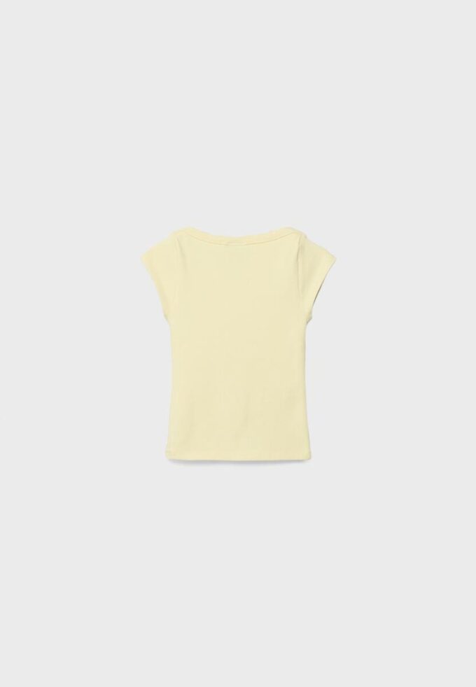Camiseta básica con cuello barco