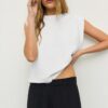Camiseta básica con hombreras Camiseta básica con hombreras