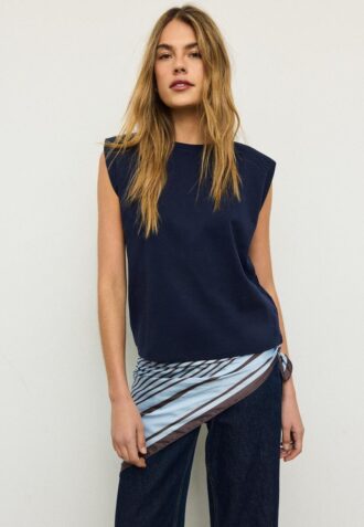 Camiseta básica con hombreras