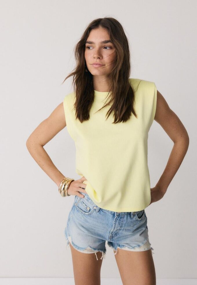 Camiseta básica con hombreras Camiseta básica con hombreras