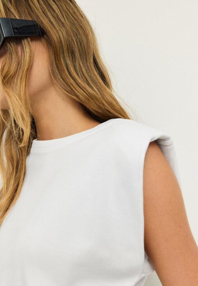 Camiseta básica con hombreras Camiseta básica con hombreras