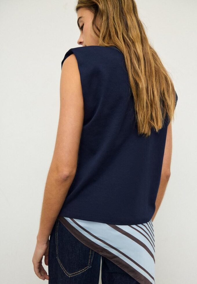 Camiseta básica con hombreras Camiseta básica con hombreras