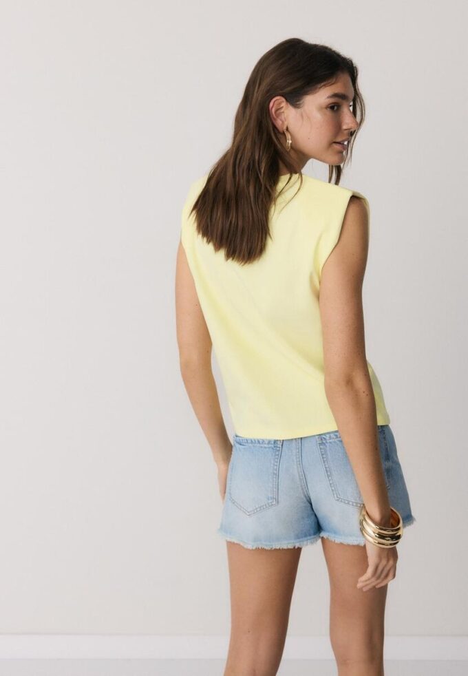 Camiseta básica con hombreras Camiseta básica con hombreras