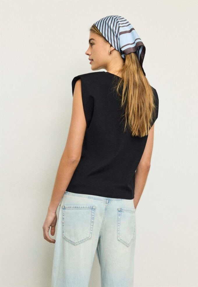 Camiseta básica con hombreras Camiseta básica con hombreras