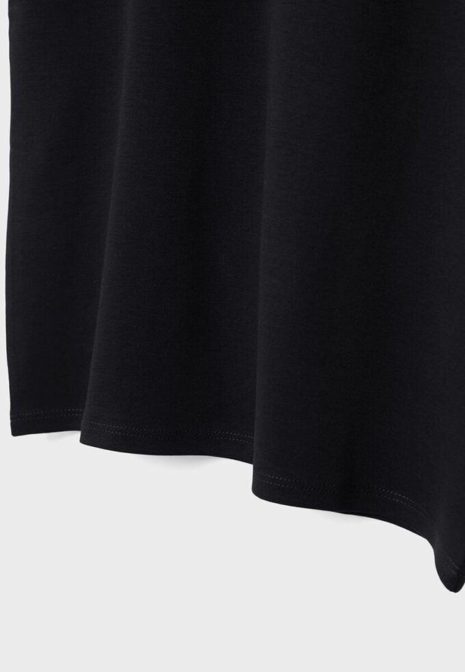 Camiseta básica con hombreras Camiseta básica con hombreras