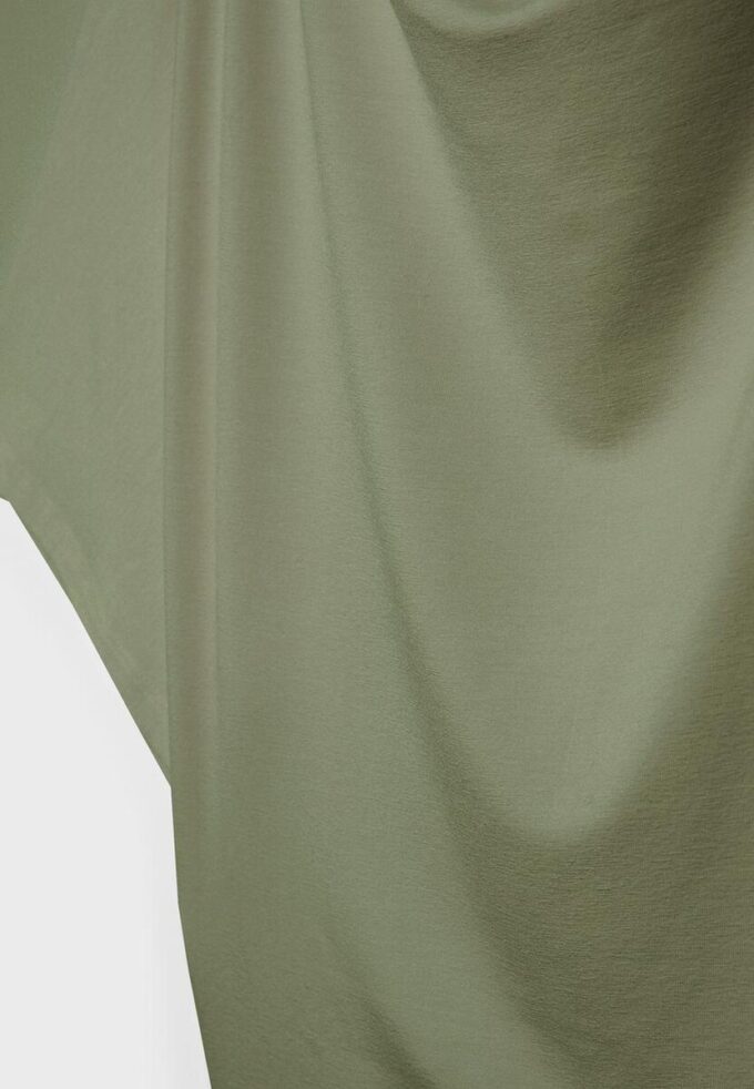 Camiseta básica con mangas de murciélago Camiseta básica con mangas de murciélago