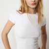 Camiseta básica de corte ajustado Camiseta básica de corte ajustado