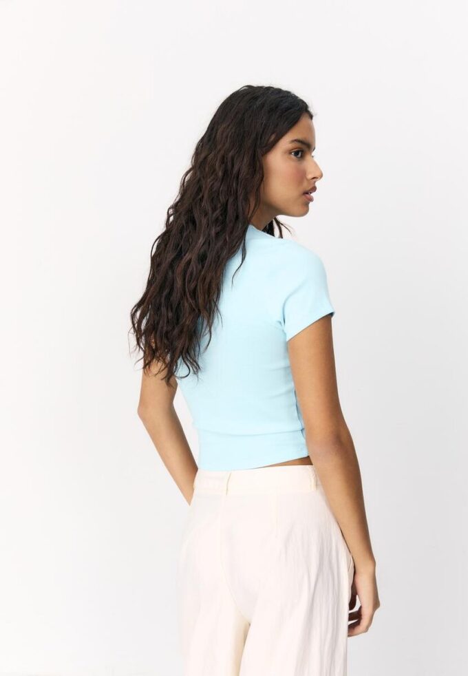 Camiseta básica de corte ajustado Camiseta básica de corte ajustado