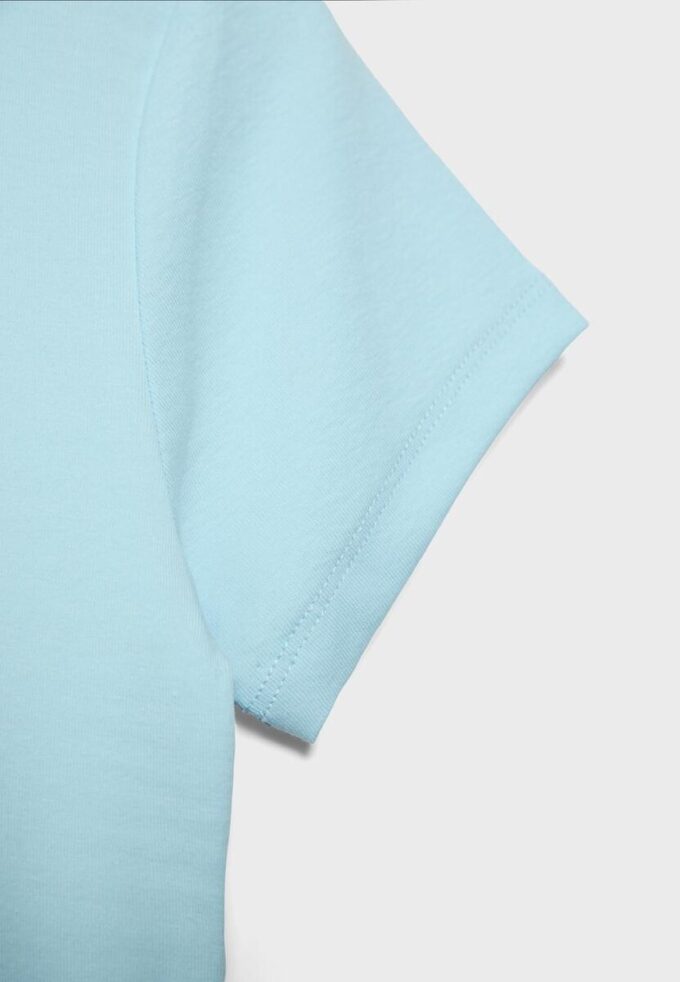 Camiseta básica de corte ajustado Camiseta básica de corte ajustado