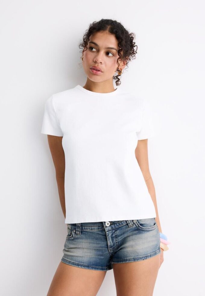 Camiseta básica de corte regular y tacto suave