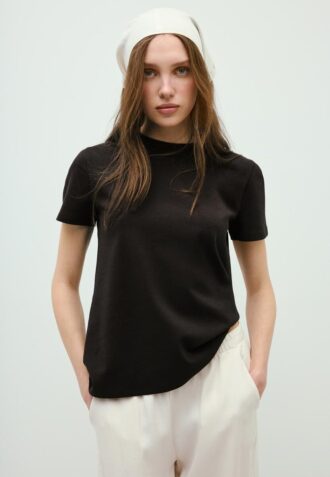 Camiseta básica de corte regular y tacto suave