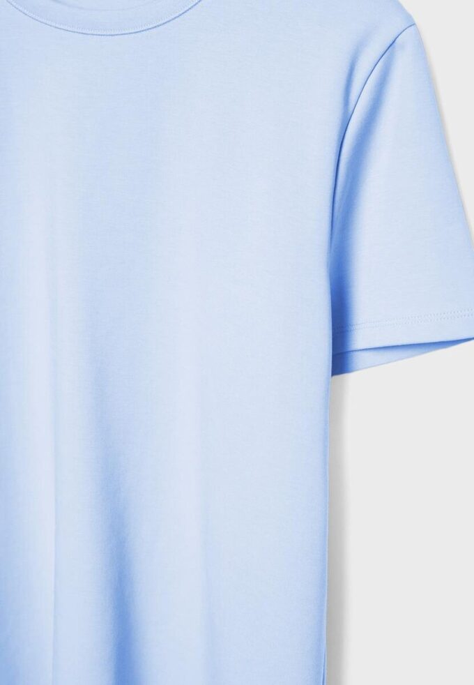 Camiseta básica de corte regular y tacto suave Camiseta básica de corte regular y tacto suave